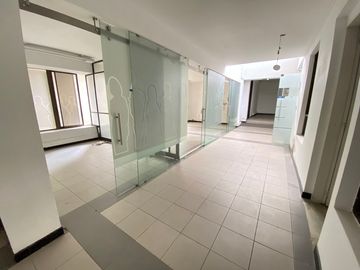 CASA COMERCIAL EN ARRIENDO UBICADA EN EL POBLADO  SECTOR LOMA DEL CAMPESTRE