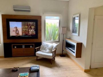 VENTA CASA EN CASTORES CON MUEBLES