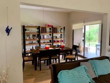 VENTA CASA EN CASTORES CON MUEBLES