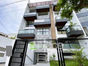 Se vende hermoso Flat de Estreno en Surco (Urbanización Higuereta)