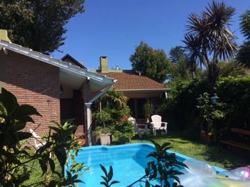 Venta - Chalet 4 amb. en Quilmes Residencial c/ piscina y quincho - U$S 250.000