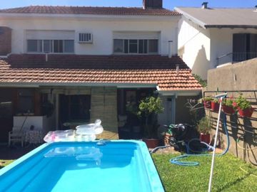 Venta - Chalet 4 amb. en Quilmes Residencial c/ piscina y quincho - U$S 250.000