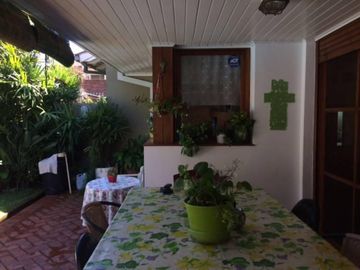 Venta - Chalet 4 amb. en Quilmes Residencial c/ piscina y quincho - U$S 250.000