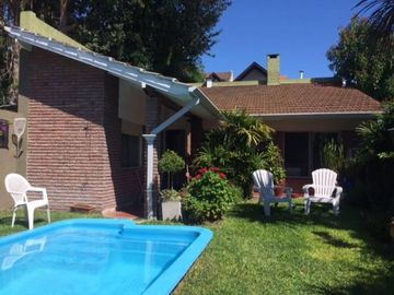 Venta - Chalet 4 amb. en Quilmes Residencial c/ piscina y quincho - U$S 250.000