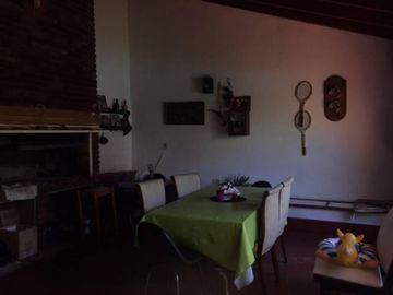 Venta - Chalet 4 amb. en Quilmes Residencial c/ piscina y quincho - U$S 250.000