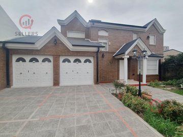 Venta-  Casa 3 Dormitorios-  Santa Genoveva- Neuquén