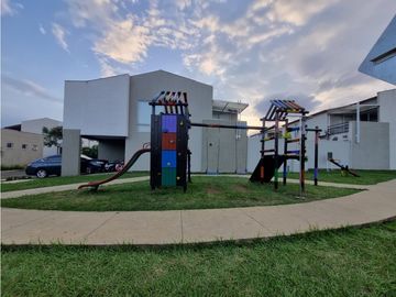 VENDO CASA EN CALI/VALLE (CIUDAD COUNTRY)