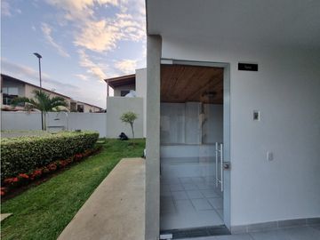 VENDO CASA EN CALI/VALLE (CIUDAD COUNTRY)