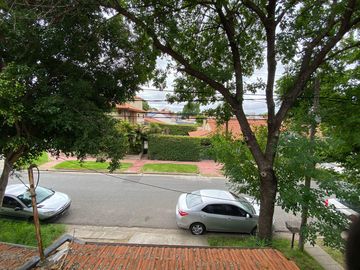 VENTA CASA / PH en  OLIVOS GOLF / 6 AMBIENTES SIN EXPENSAS.