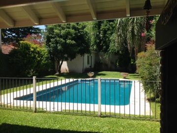 VENTA EXCEL. CHALET 4 AMB C/PISCINA  EN Bº RESIDENCIAL