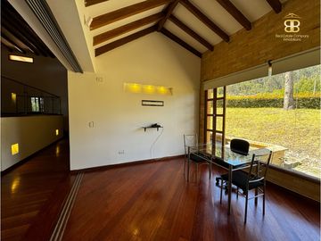SE VENDE MAGNFICA CASA EN BOSQUES DE RENANIA EN BRICEÑO