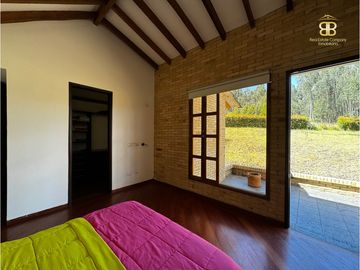 SE VENDE MAGNFICA CASA EN BOSQUES DE RENANIA EN BRICEÑO