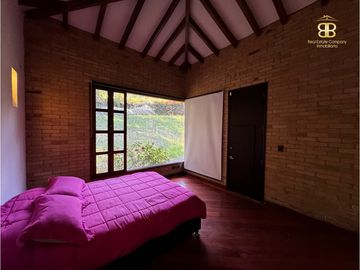 SE VENDE MAGNFICA CASA EN BOSQUES DE RENANIA EN BRICEÑO