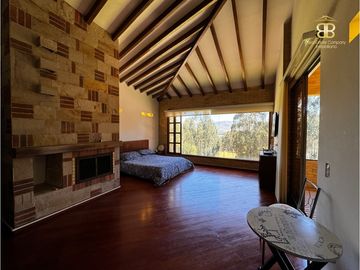 SE VENDE MAGNFICA CASA EN BOSQUES DE RENANIA EN BRICEÑO