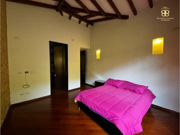 SE VENDE MAGNFICA CASA EN BOSQUES DE RENANIA EN BRICEÑO