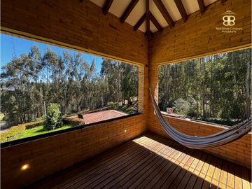 SE VENDE MAGNFICA CASA EN BOSQUES DE RENANIA EN BRICEÑO