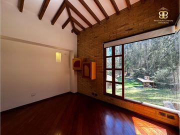 SE VENDE MAGNFICA CASA EN BOSQUES DE RENANIA EN BRICEÑO
