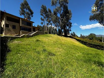 SE VENDE MAGNFICA CASA EN BOSQUES DE RENANIA EN BRICEÑO