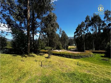 SE VENDE MAGNFICA CASA EN BOSQUES DE RENANIA EN BRICEÑO