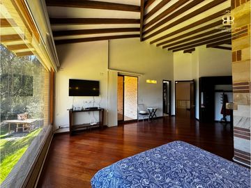 SE VENDE MAGNFICA CASA EN BOSQUES DE RENANIA EN BRICEÑO