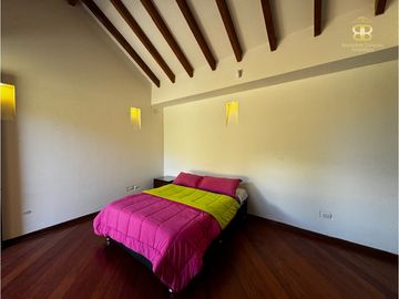 SE VENDE MAGNFICA CASA EN BOSQUES DE RENANIA EN BRICEÑO