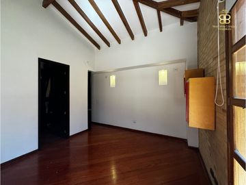 SE VENDE MAGNFICA CASA EN BOSQUES DE RENANIA EN BRICEÑO