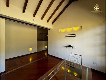 SE VENDE MAGNFICA CASA EN BOSQUES DE RENANIA EN BRICEÑO
