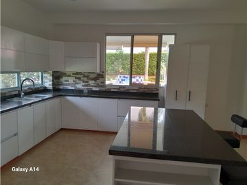Venta O Alquiler Casa Campestre a 500 metros del Club Campestre