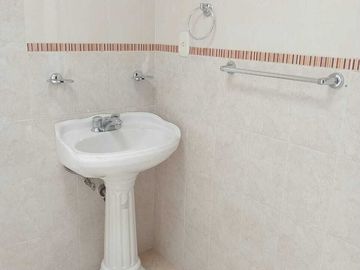 Casa en Venta en A 5 MIN DE GALERIAS METEPEC.