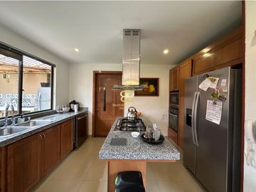 SE VENDE HERMOSA CASA CHIA