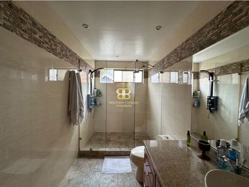 SE VENDE HERMOSA CASA CHIA
