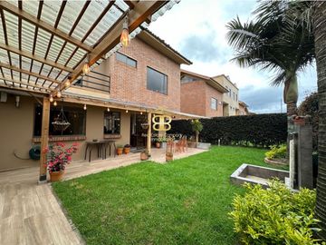 SE VENDE HERMOSA CASA CHIA