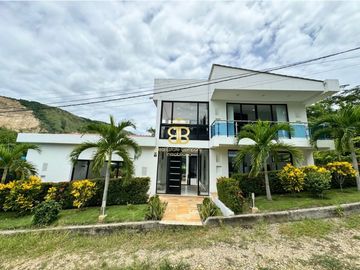 SE VENDE INCREIBLE CASA EN RICAURTE CUNDINAMARCA