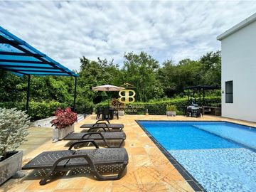 SE VENDE INCREIBLE CASA EN RICAURTE CUNDINAMARCA