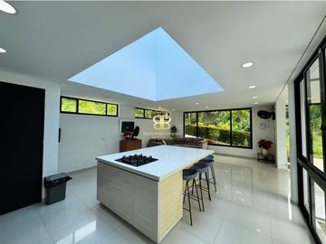 SE VENDE INCREIBLE CASA EN RICAURTE CUNDINAMARCA
