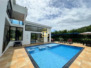 SE VENDE INCREIBLE CASA EN RICAURTE CUNDINAMARCA