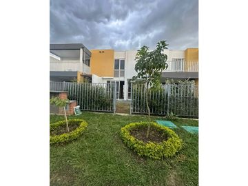 VENTA CASA OBRA GRIS EN CONDOMINIO EN EL CASTILLO JAMUNDI