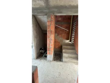 VENTA CASA OBRA GRIS EN CONDOMINIO EN EL CASTILLO JAMUNDI