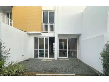 VENTA CASA OBRA GRIS EN CONDOMINIO EN EL CASTILLO JAMUNDI