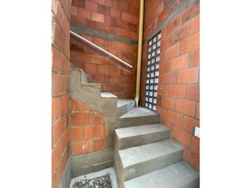 VENTA CASA OBRA GRIS EN CONDOMINIO EN EL CASTILLO JAMUNDI