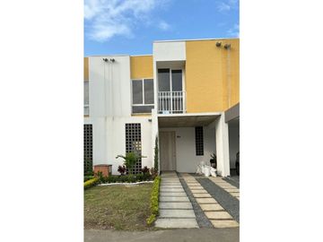 VENTA CASA OBRA GRIS EN CONDOMINIO EN EL CASTILLO JAMUNDI