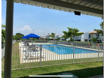 VENTA CASA OBRA GRIS EN CONDOMINIO EN EL CASTILLO JAMUNDI