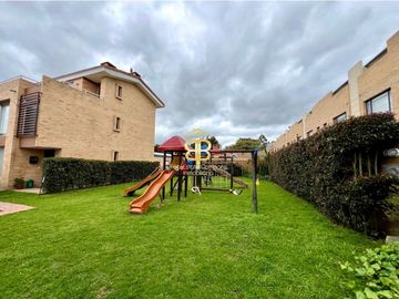 SE VENDE ESPECTACULAR CASA EN CHIA VEREDA LA BALSA