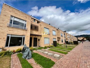 SE VENDE ESPECTACULAR CASA EN CHIA VEREDA LA BALSA