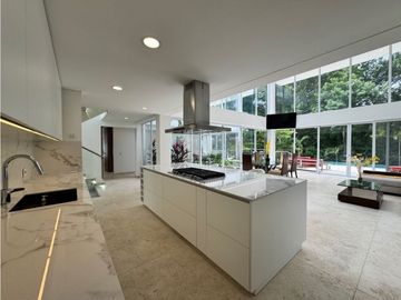 SE VENDE ESPECTACULAR CASA EN RICAURTE