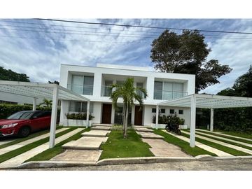 SE VENDE ESPECTACULAR CASA EN RICAURTE