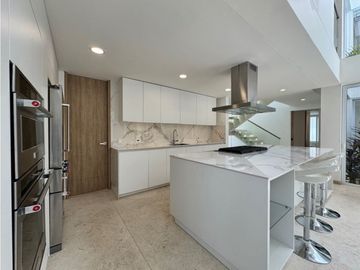 SE VENDE ESPECTACULAR CASA EN RICAURTE
