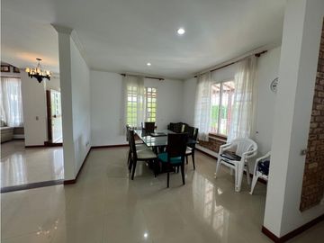 Casa campestre en conjunto cerrado en venta sector vía la Tebaida