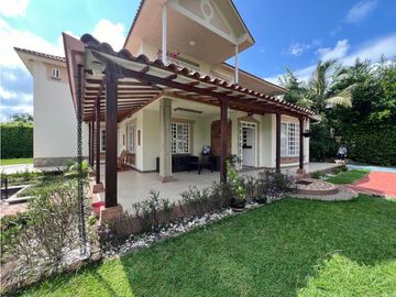 Casa campestre en conjunto cerrado en venta sector vía la Tebaida