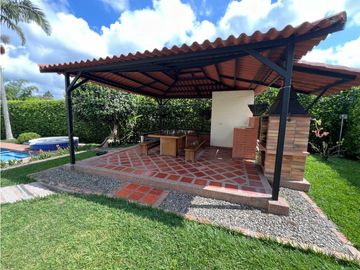 Casa campestre en conjunto cerrado en venta sector vía la Tebaida